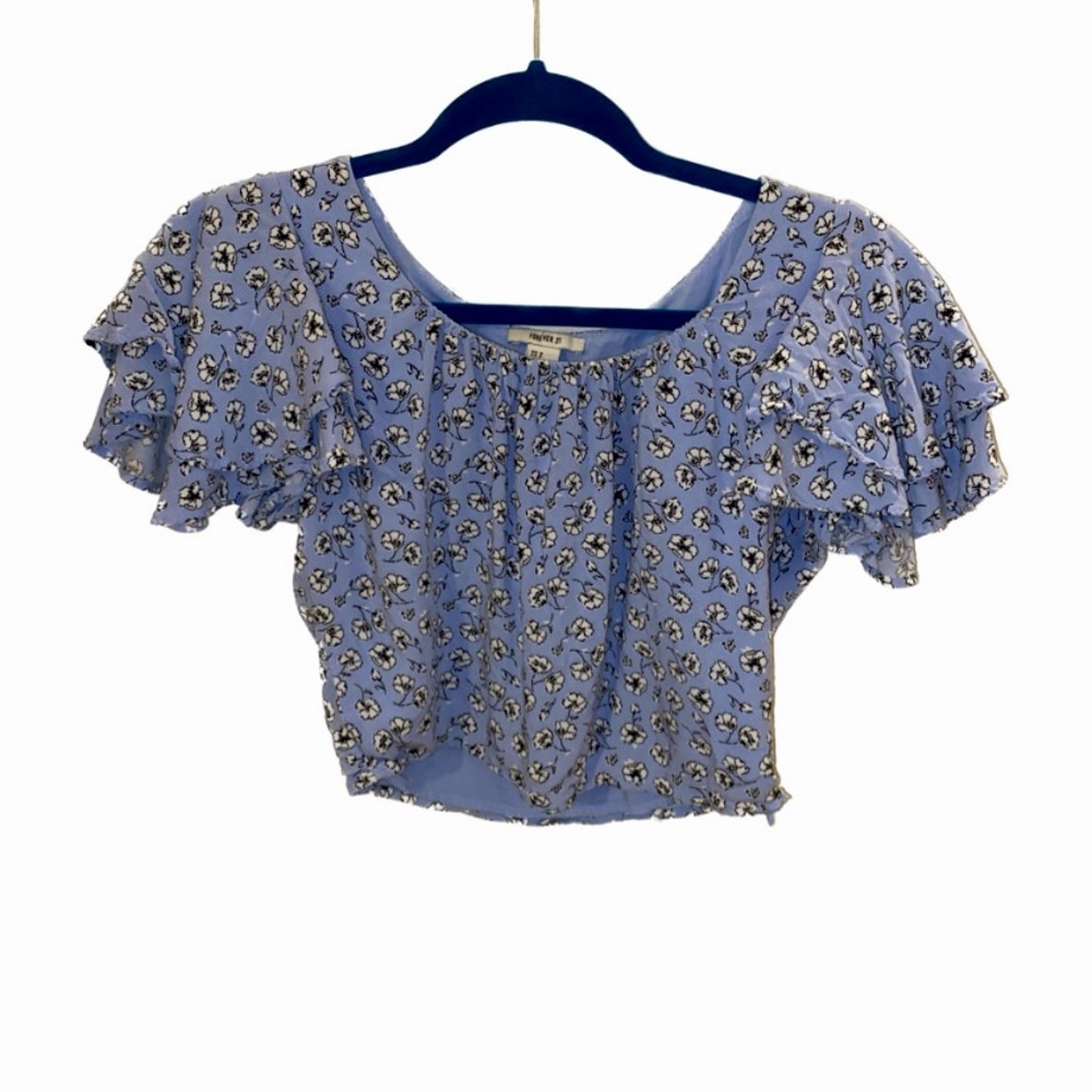 Cute Forever 21 floral crop top. Size S